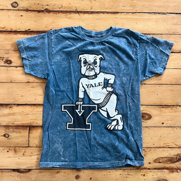 Yale University Other - Retro Yale University Blue Graphic Tee